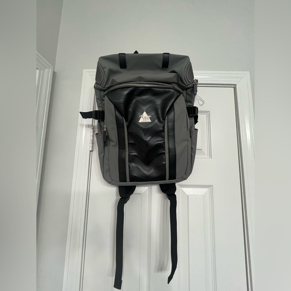 RARE!!! Yu-Gi-Oh! Blue-Eyes White Dragon 3D Black and Gray Backpack. Like New! - Picture 2 of 12